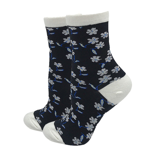 Women's Casual Fashion Simple Jacquard Socks