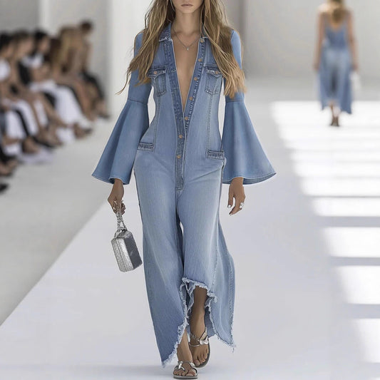Casual denim heldragt til kvinder i ensfarvet med løs pasform og knapper