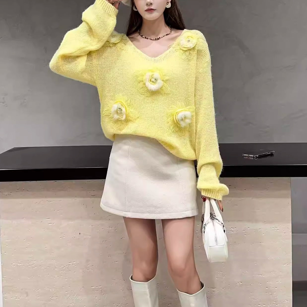 Gentle Style 3D Floral V-neck Sweet Age-reducing Sweater