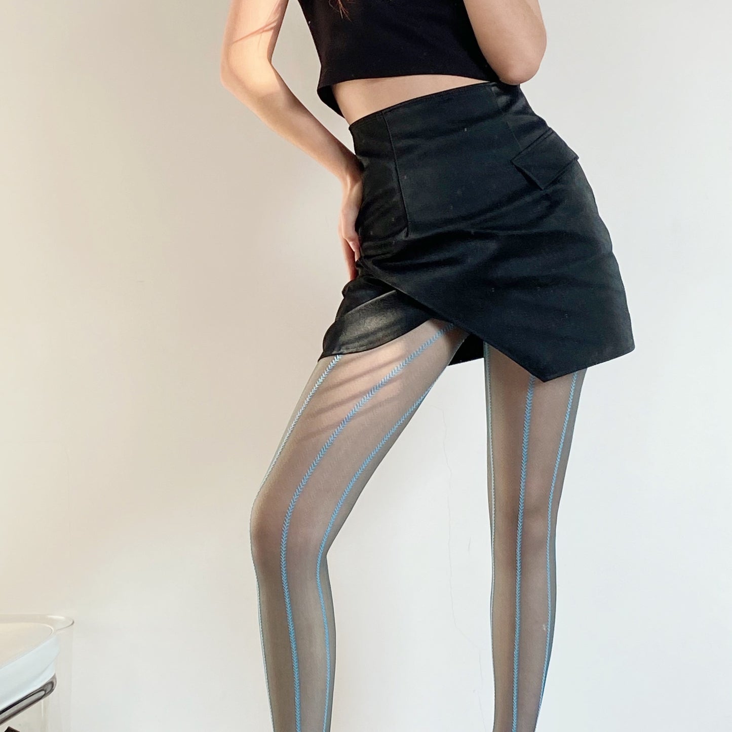 Vertical Pattern Blue Wheat Lifting Stockings