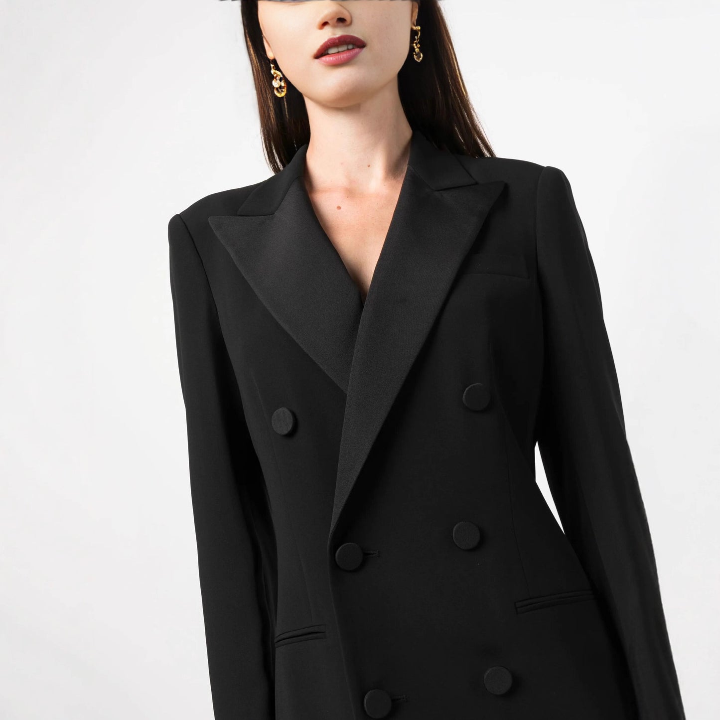 Chic Sexy And Elegant Long Dress With A Notched Collar And A Fitted Waist