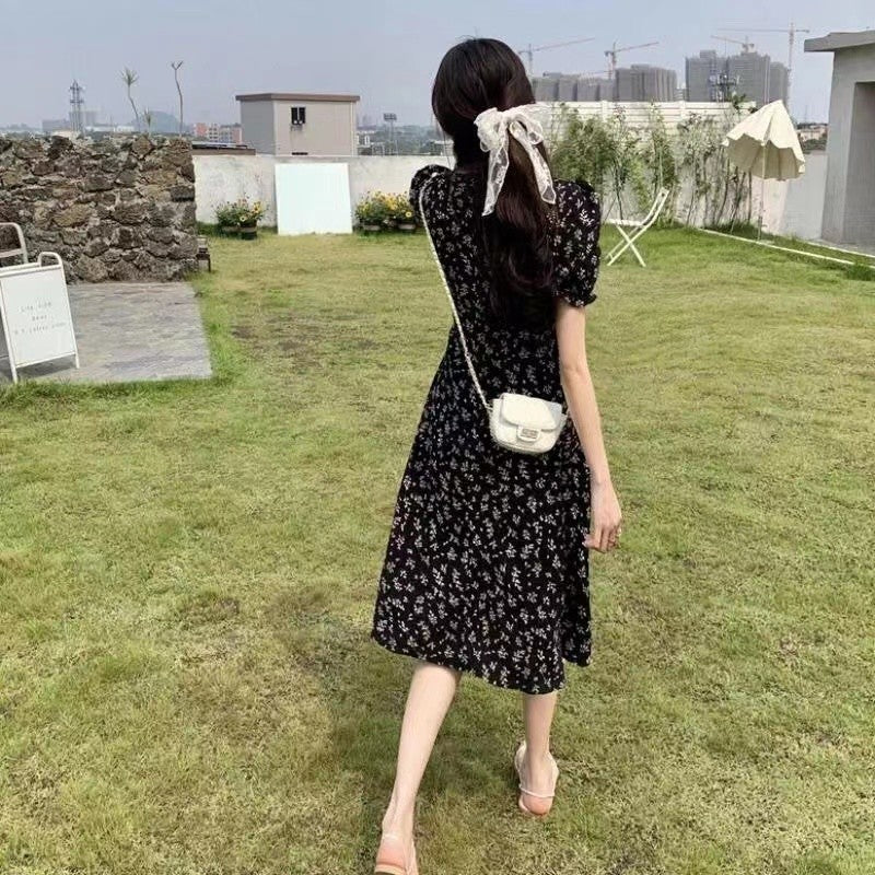 line Dress Thats Below-the-knee And Slimming