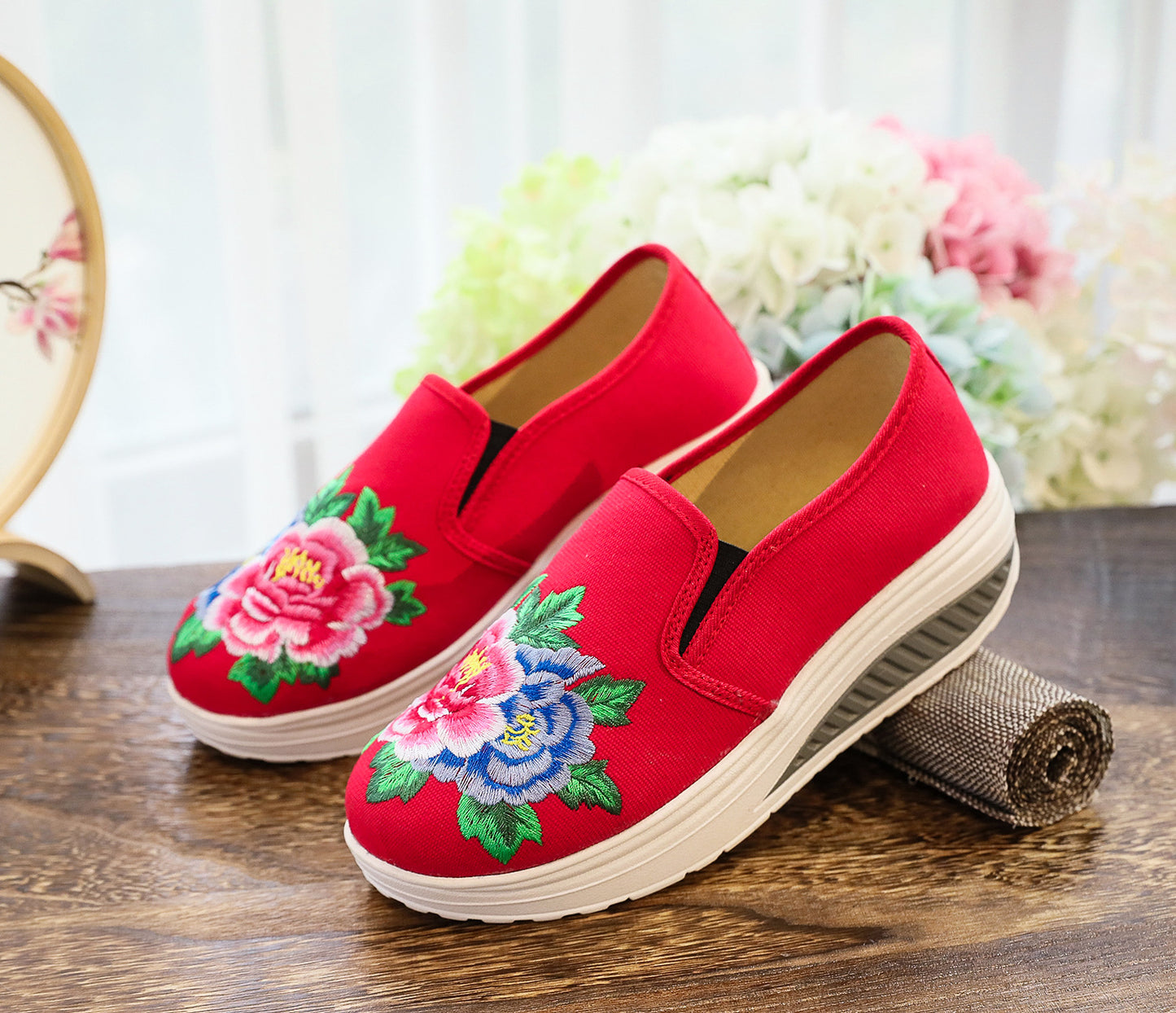 Casual Slip-on Student Shoes Embroidered Cotton Shoes