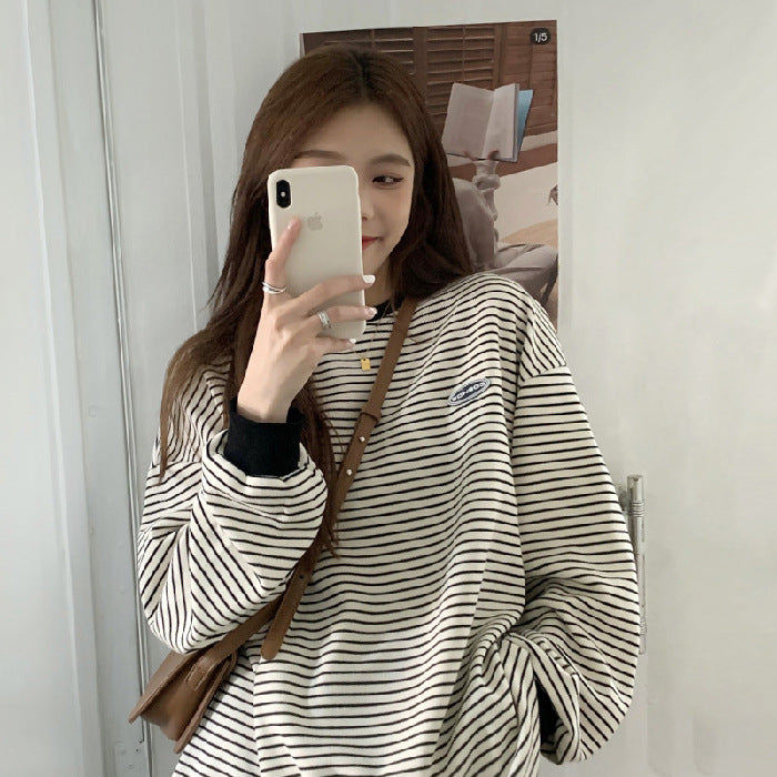 Tynd stribet langærmet sweater med løs rund hals