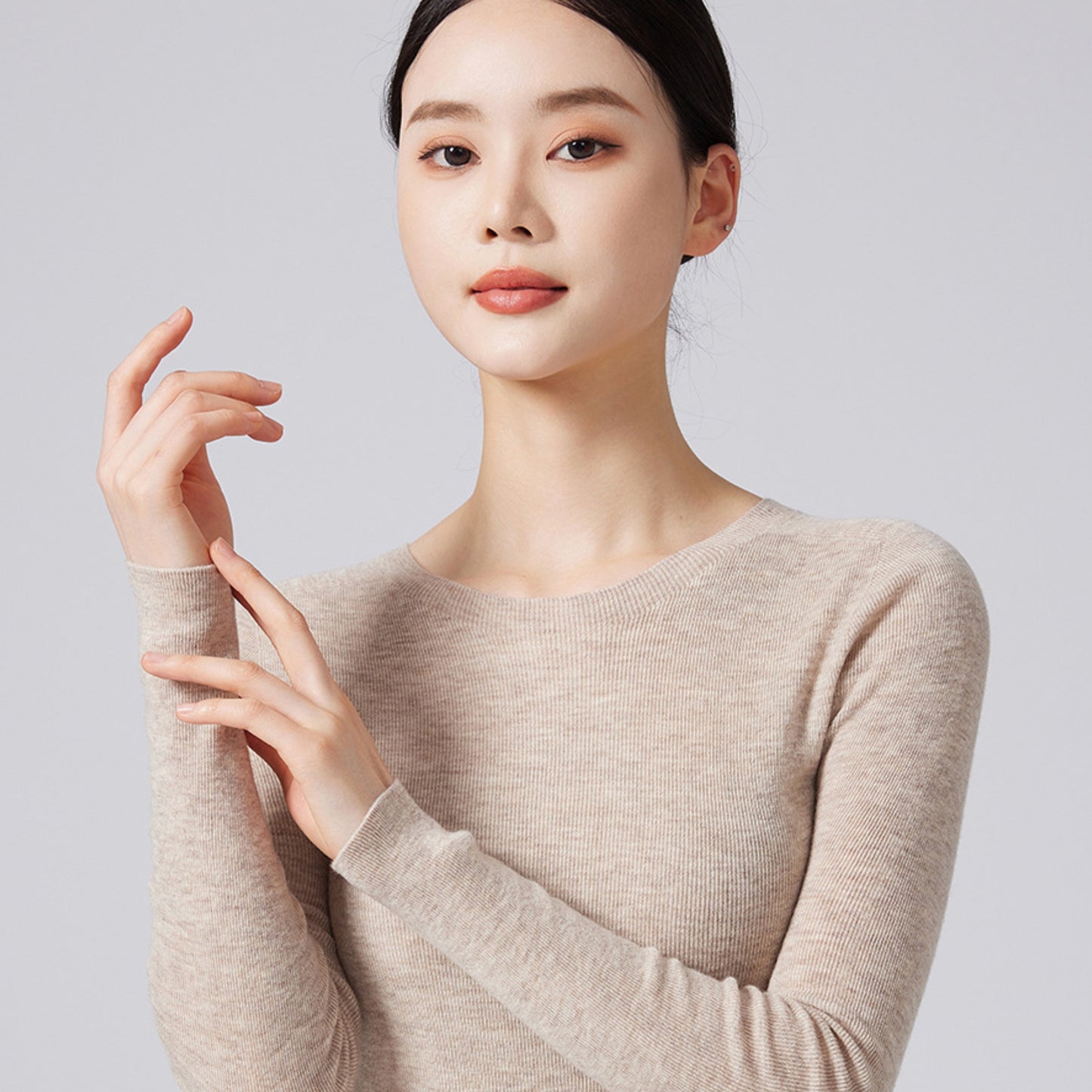 Machine Washable 60 Seamless Bottoming Shirt Round Neck Wool Sweater For Women