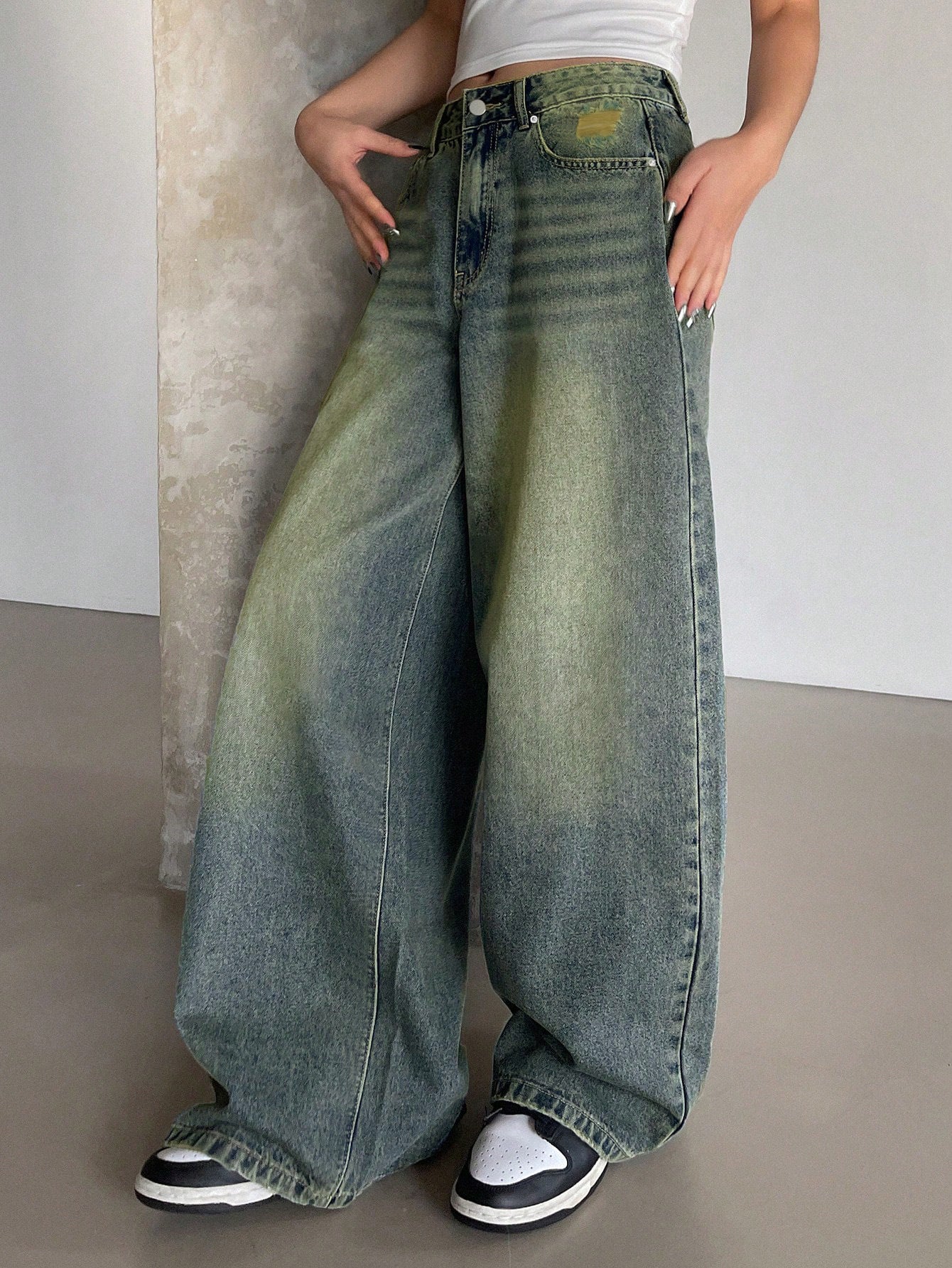 Vandvaskede blå ekstra lange jeans med brede ben og gulvlængde