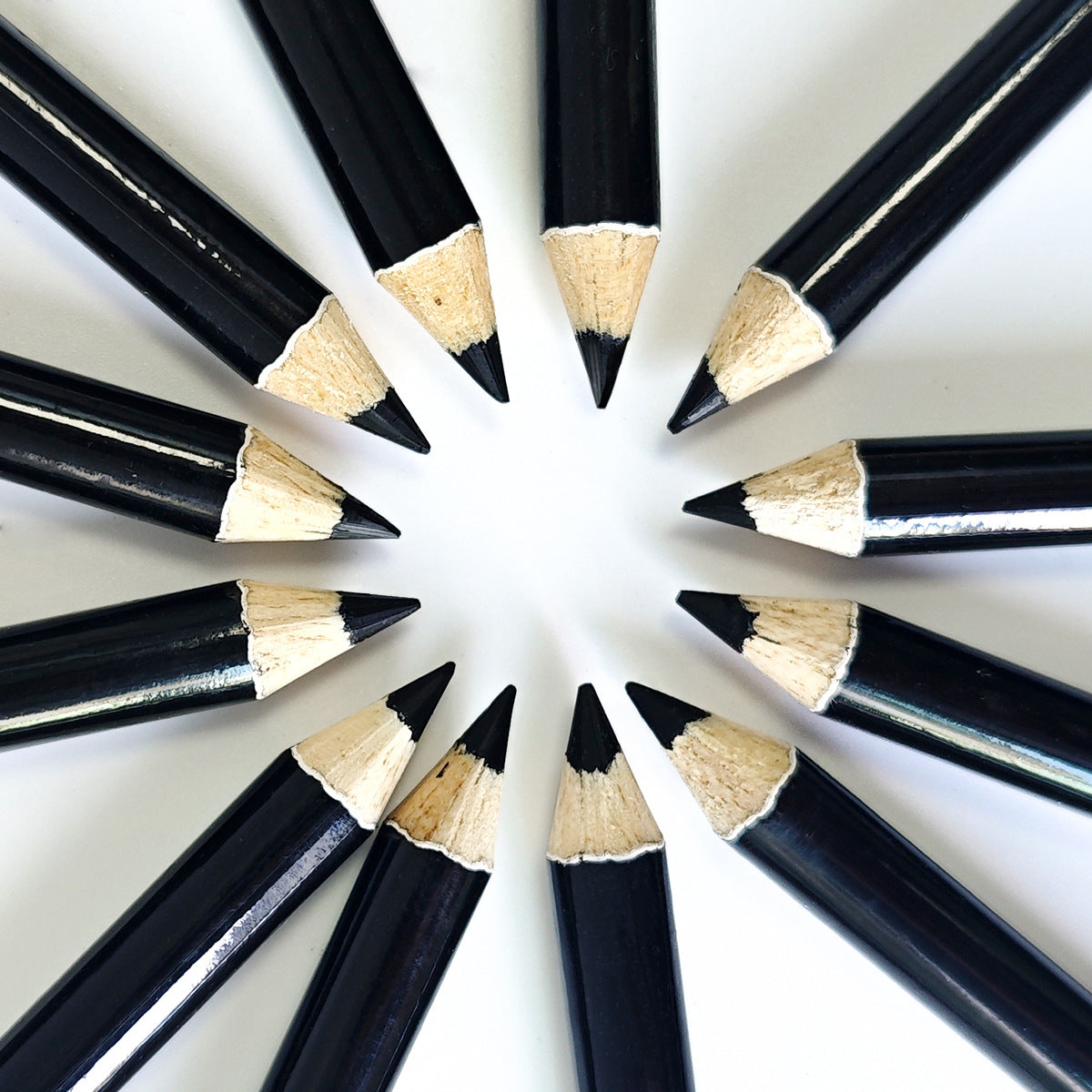 Black Wooden-rod Eyelinersmooth Intensely Pigmented Ultra-fine Long-lasting Waterproof And Sweatproof