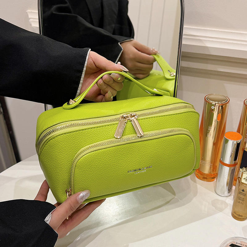 High Quality Convenient New Waterproof Large Portable Cosmetic Bag