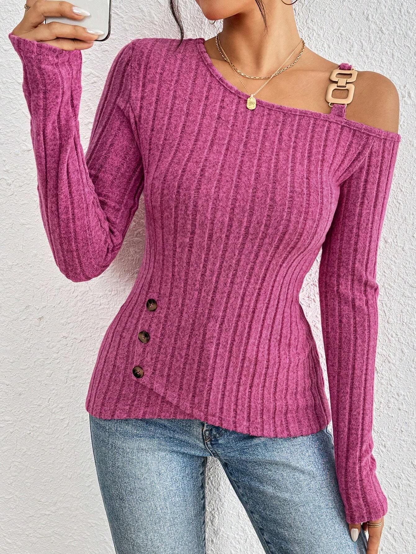 Ensfarvet afslappet off-shoulder T-shirt med asymmetrisk kant til kvinder