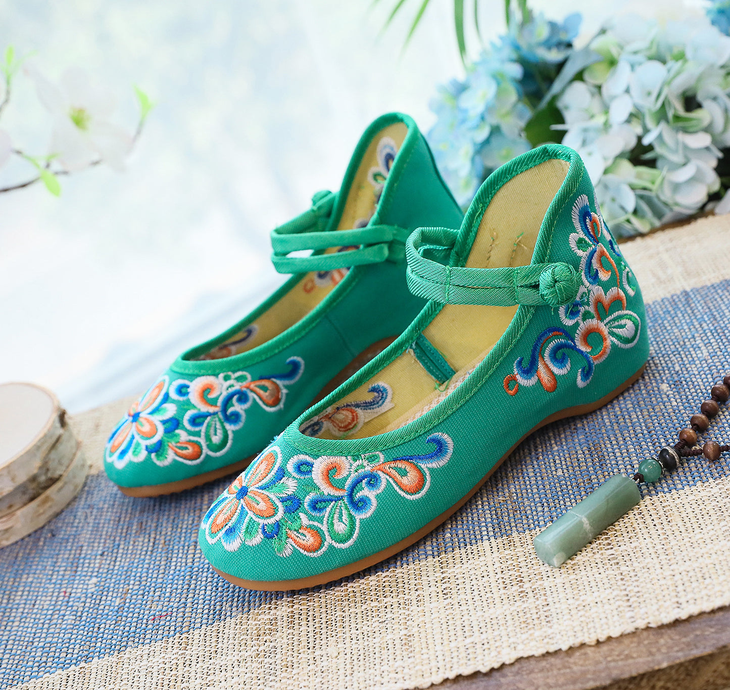 Women's Round Head Canvas Embroidered Cotton Shoes