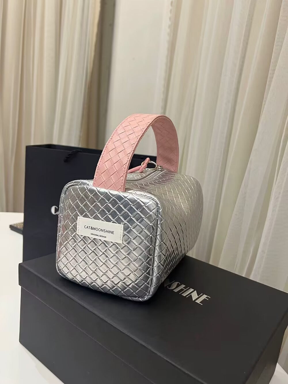 Original Color Matching Woven Hand Bag