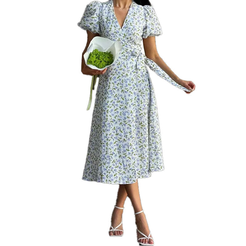 New V-neck Dress With A Floral Print And Puffed Sleeves