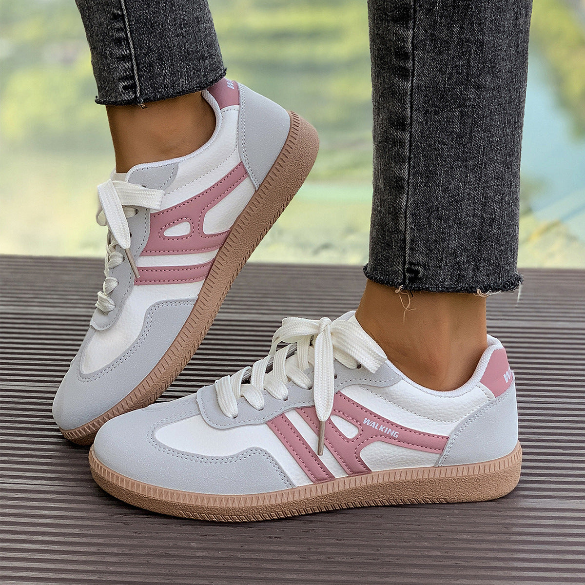 Women's Retro Round Toe Contrast Color Striped Lace-up Shoes