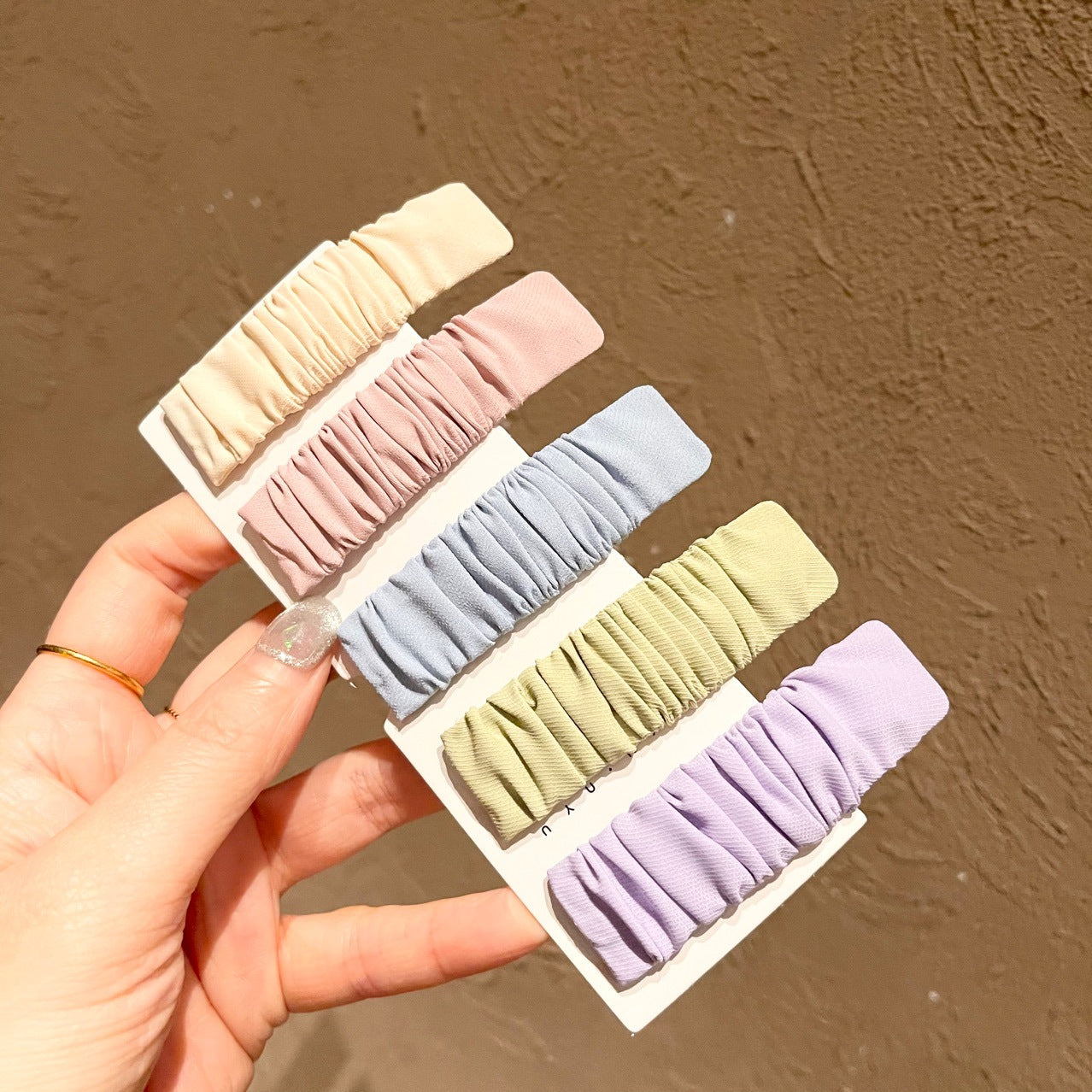 Fabric Folds Candy-colored Broken Hairpin On The Back Of The Head
