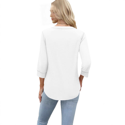 Løs Plus-Size T-shirt til kvinder med V-udskæring og trekvartærmer med knapper