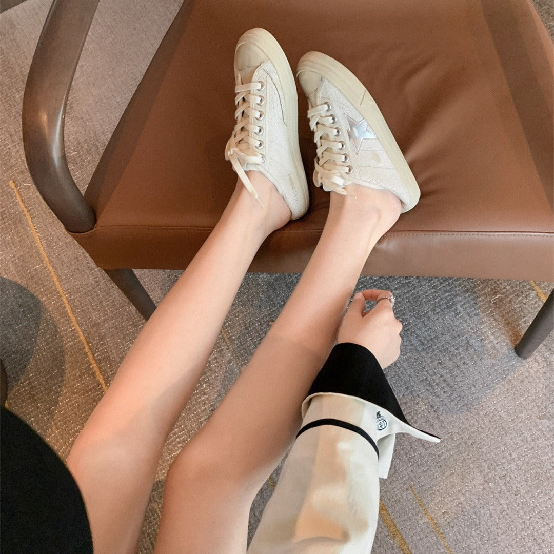 Vaskede sneakers med hestemotiv og slidt look