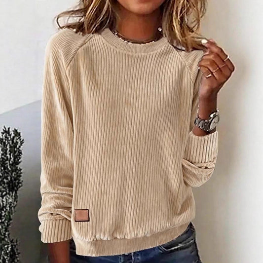 Stilfuld top med slids, som sidder løst, flatterer din figur og giver et slankende look