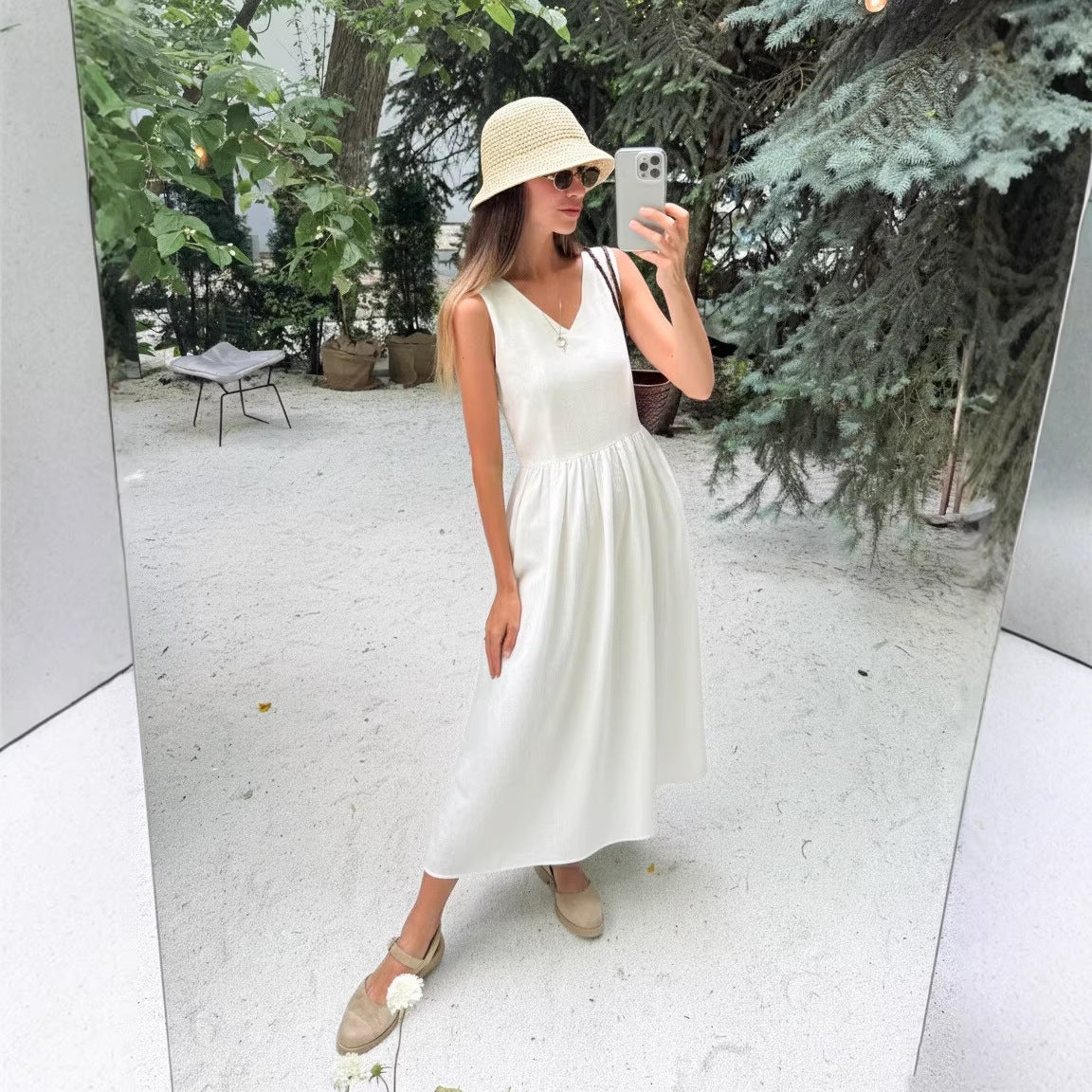 V-neck Waist-cinching Figure-flattering Dress
