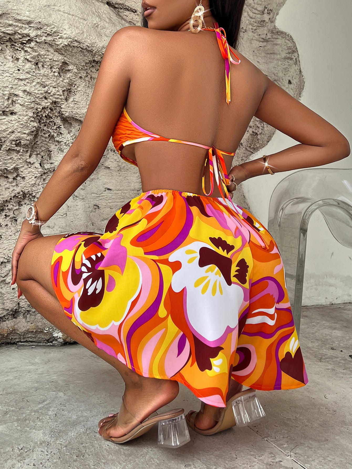 Halter Jumpsuit til kvinder med print, udskæringer og lyse farver