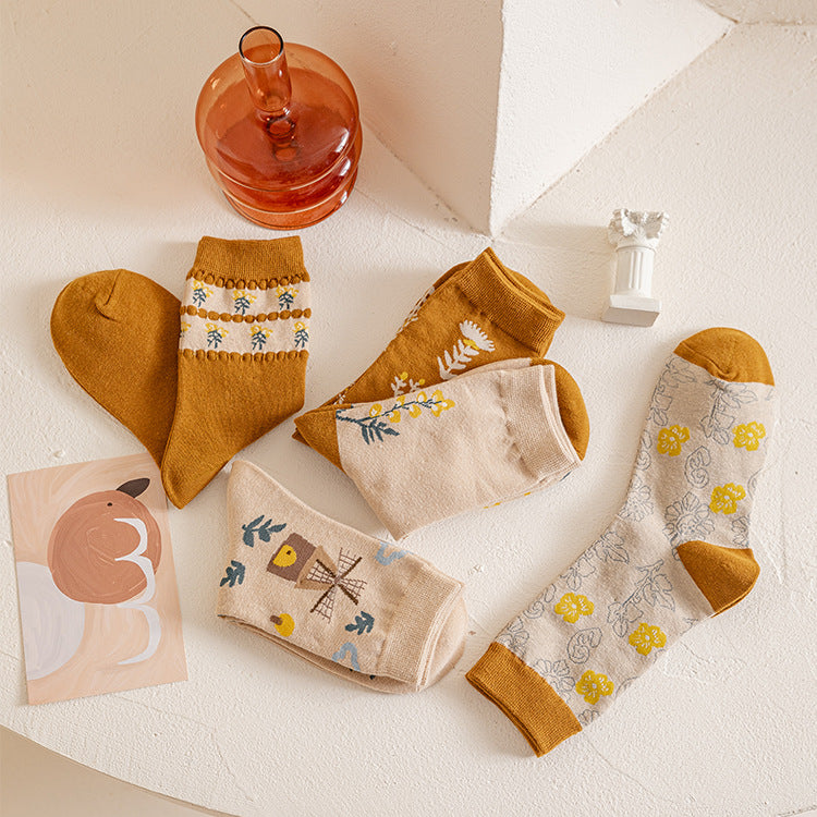 Women's Fashionable And Versatile Retro Mid-calf Socks