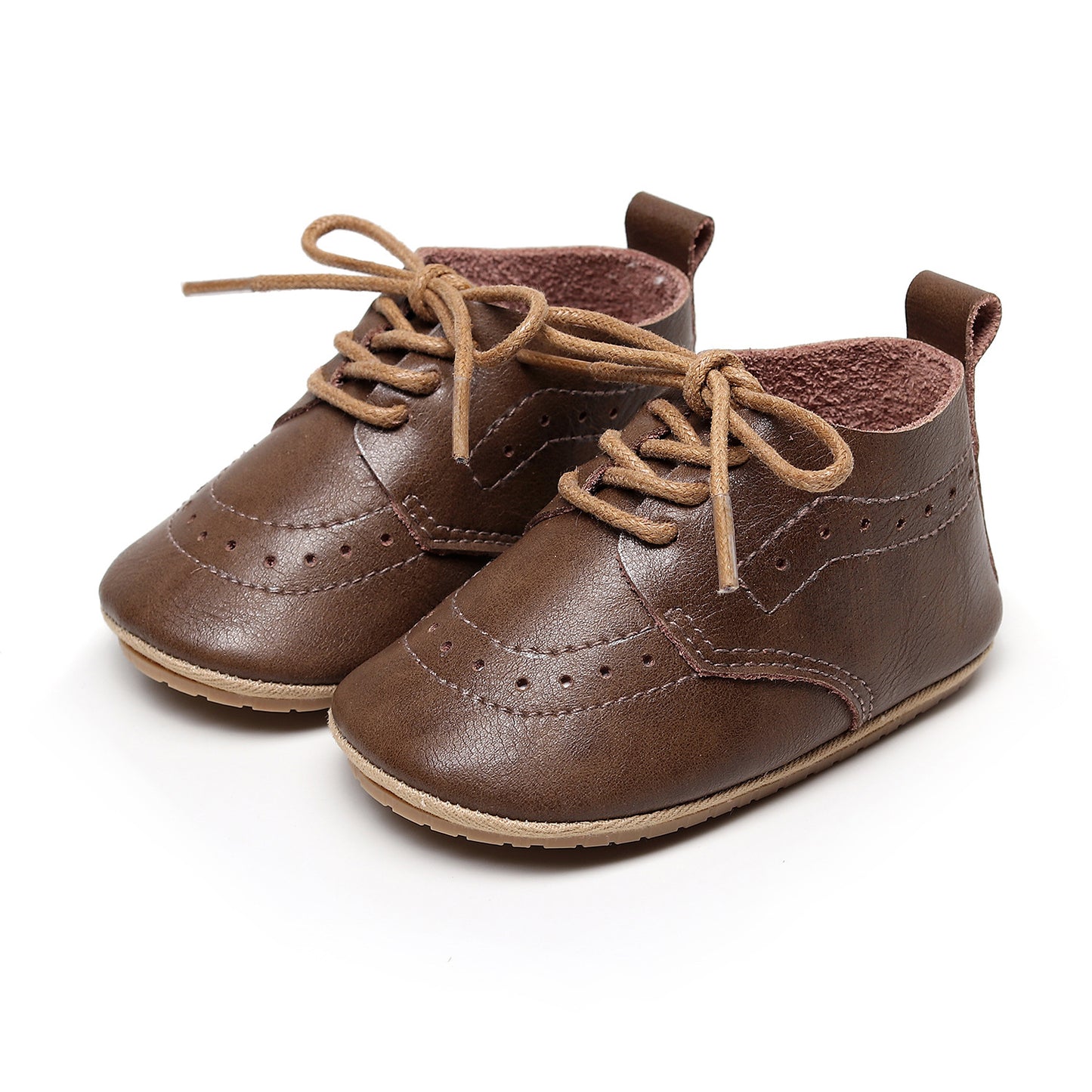 Mode-pumps i britisk stil af ruskind i okselæder
