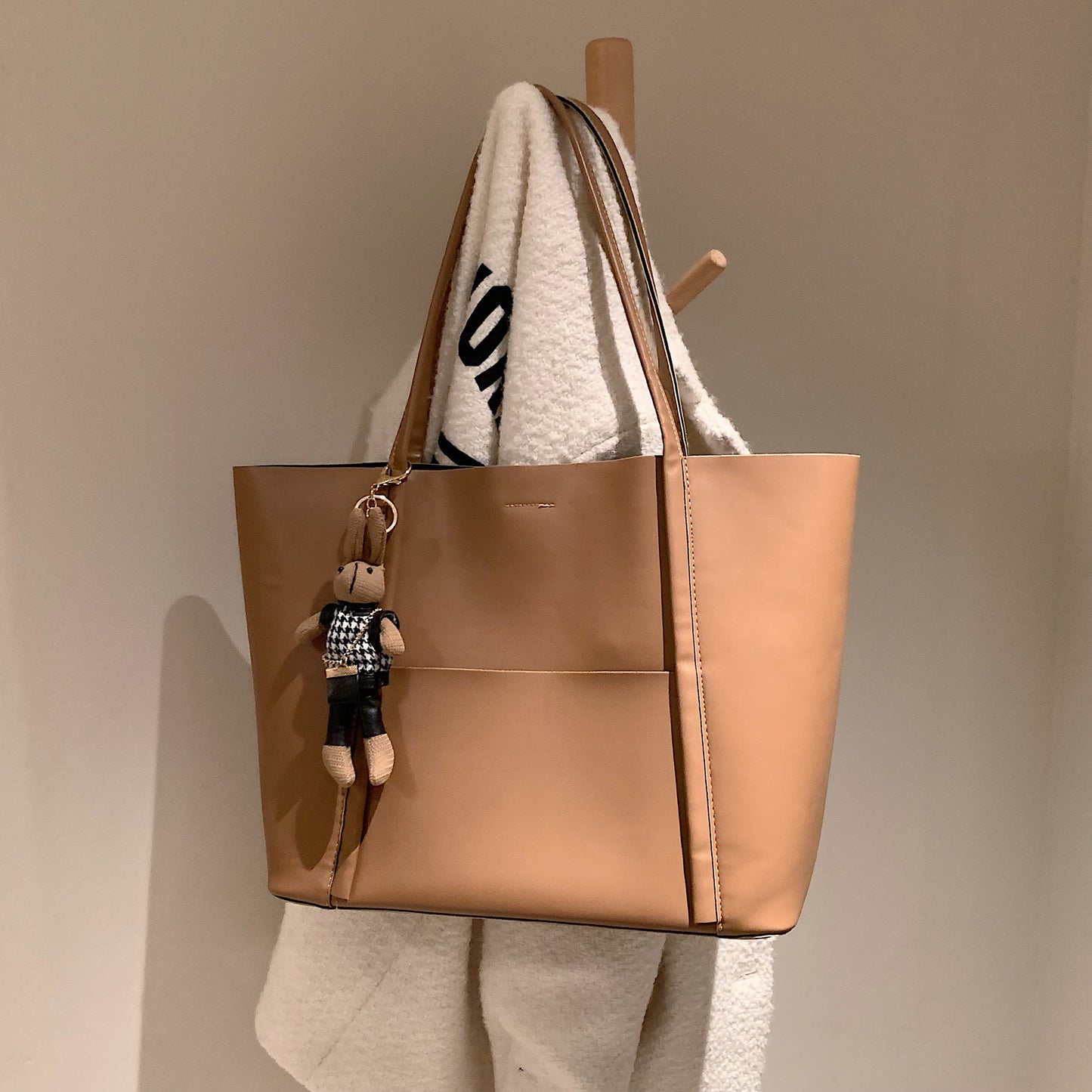 Large-capacity Versatile One-shoulder Commuter Tote Bag