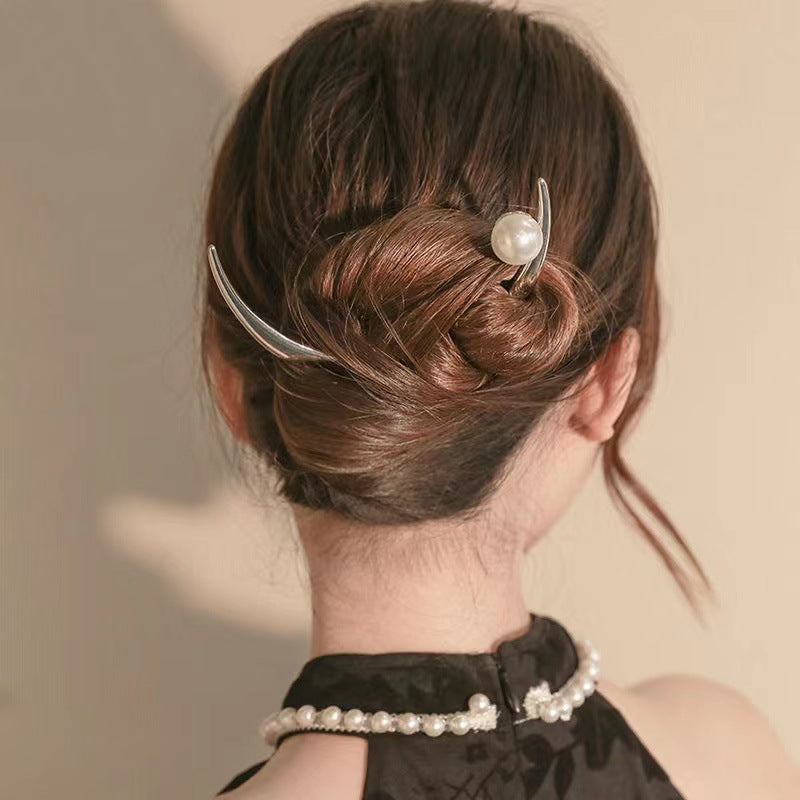 Chinese Women With Hairpins On The First Quarter Of  Moon