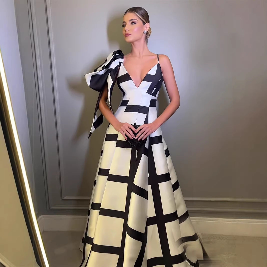 Printed, Figure-hugging Sexy Dress With An Elegant Sophisticated Vibe