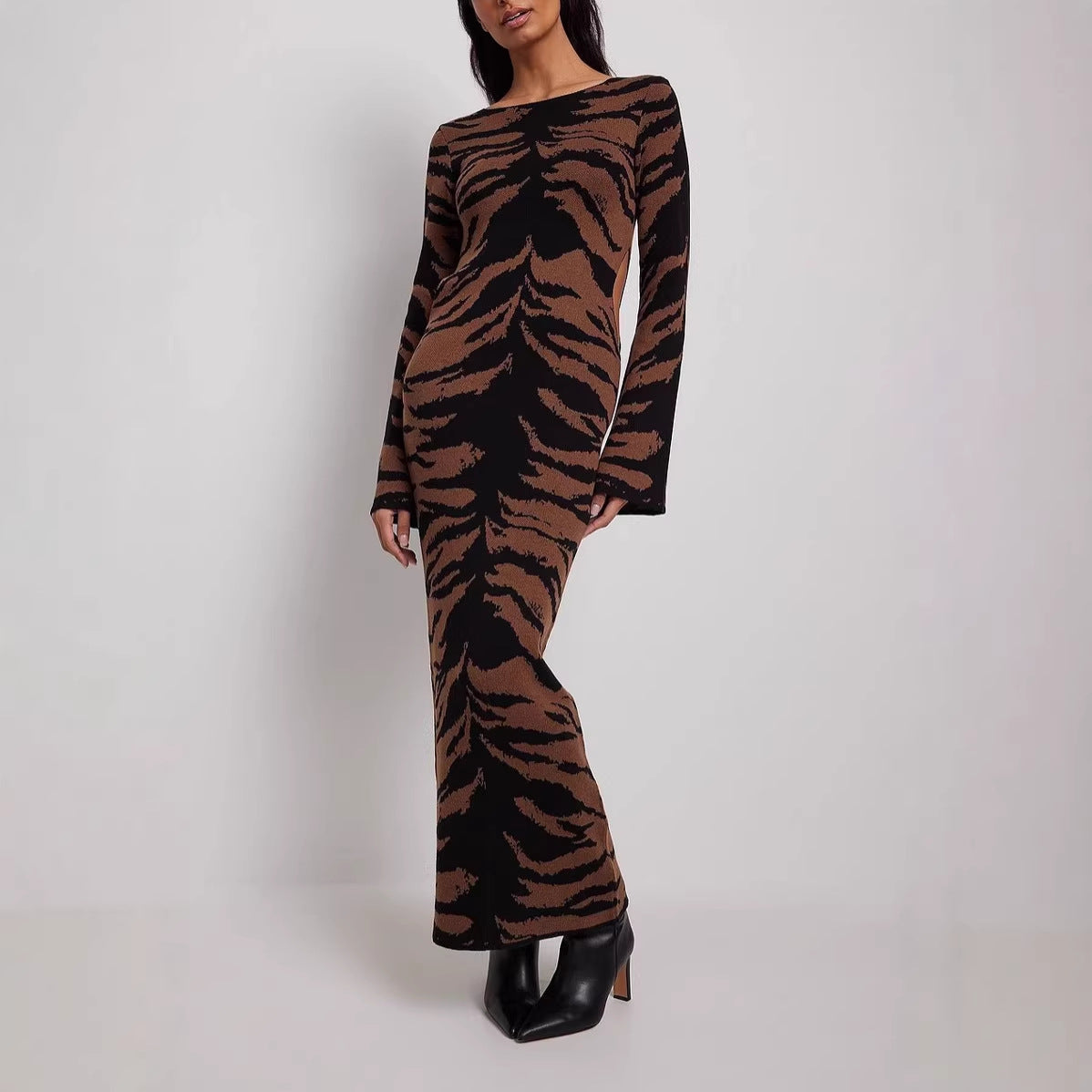 Slim-fit Slightly Flared Sleeve Waist-cinching Dress