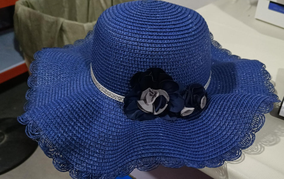 Simple Women's Large Flower Shade Straw Hat