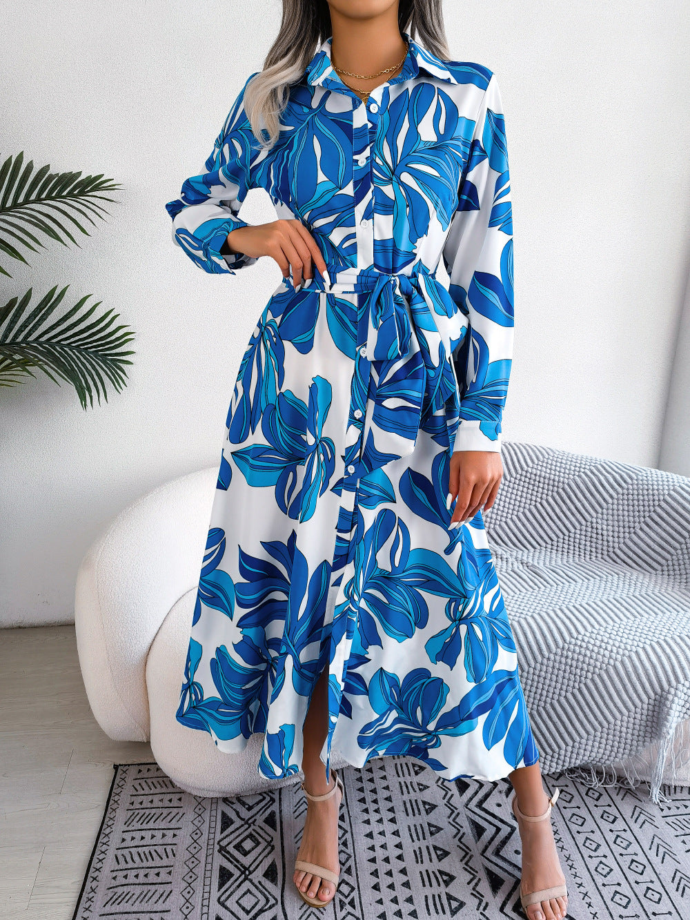 Maxikjole med blomstret print, revers og bindebånd i taljen til kvinder