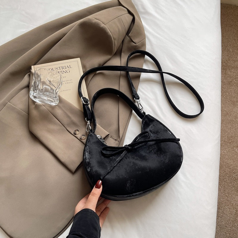 Design-forward Underarmshoulder Bag