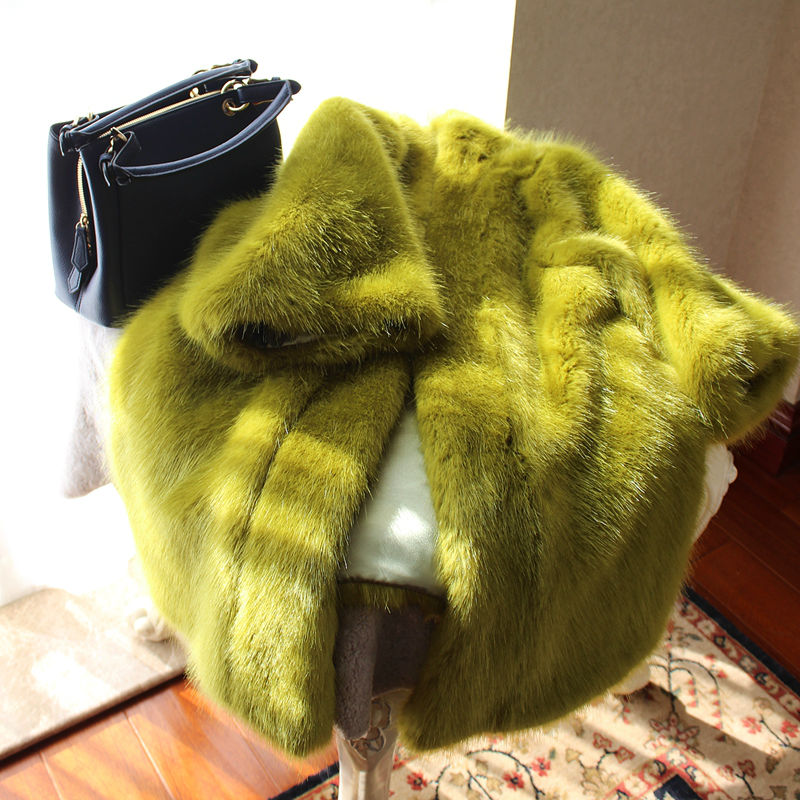 Manteau mi-long ample en vison avec fausse fourrure duveteuse  