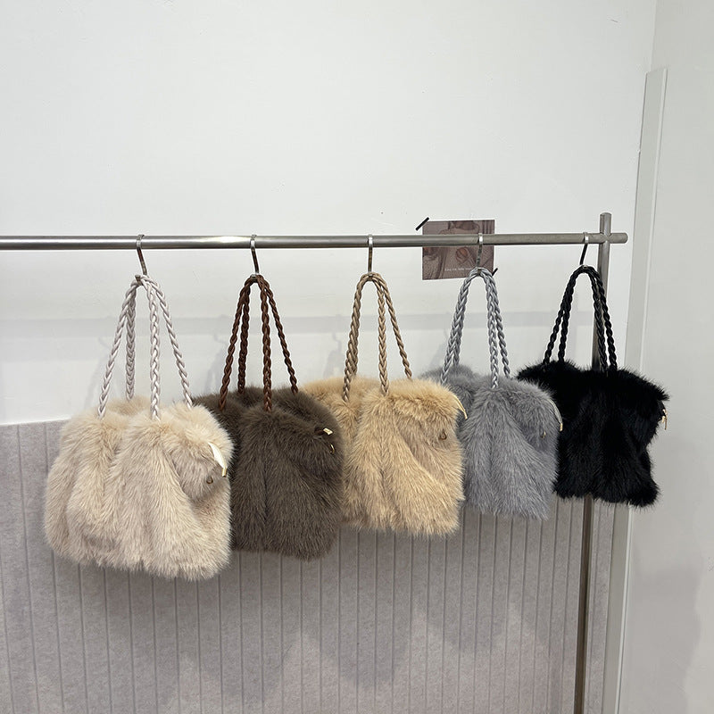 New Plush High-end Fashion Pleated Faux Fox Fur Shoulder Bag