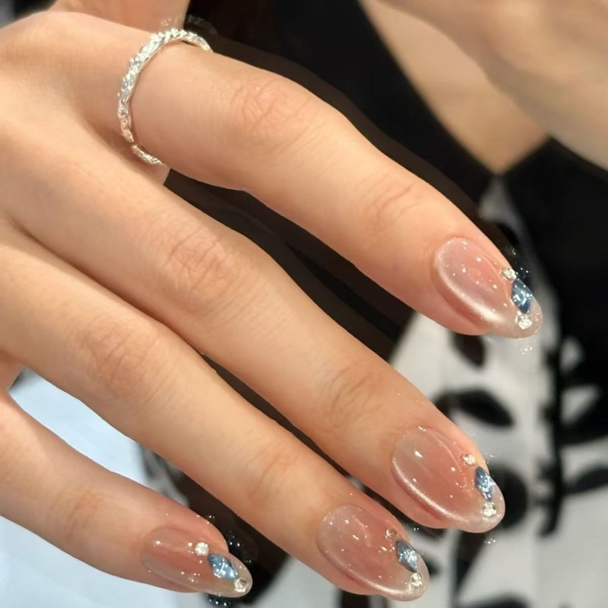Cat Eye Flash Nail Art Elegant And Fair