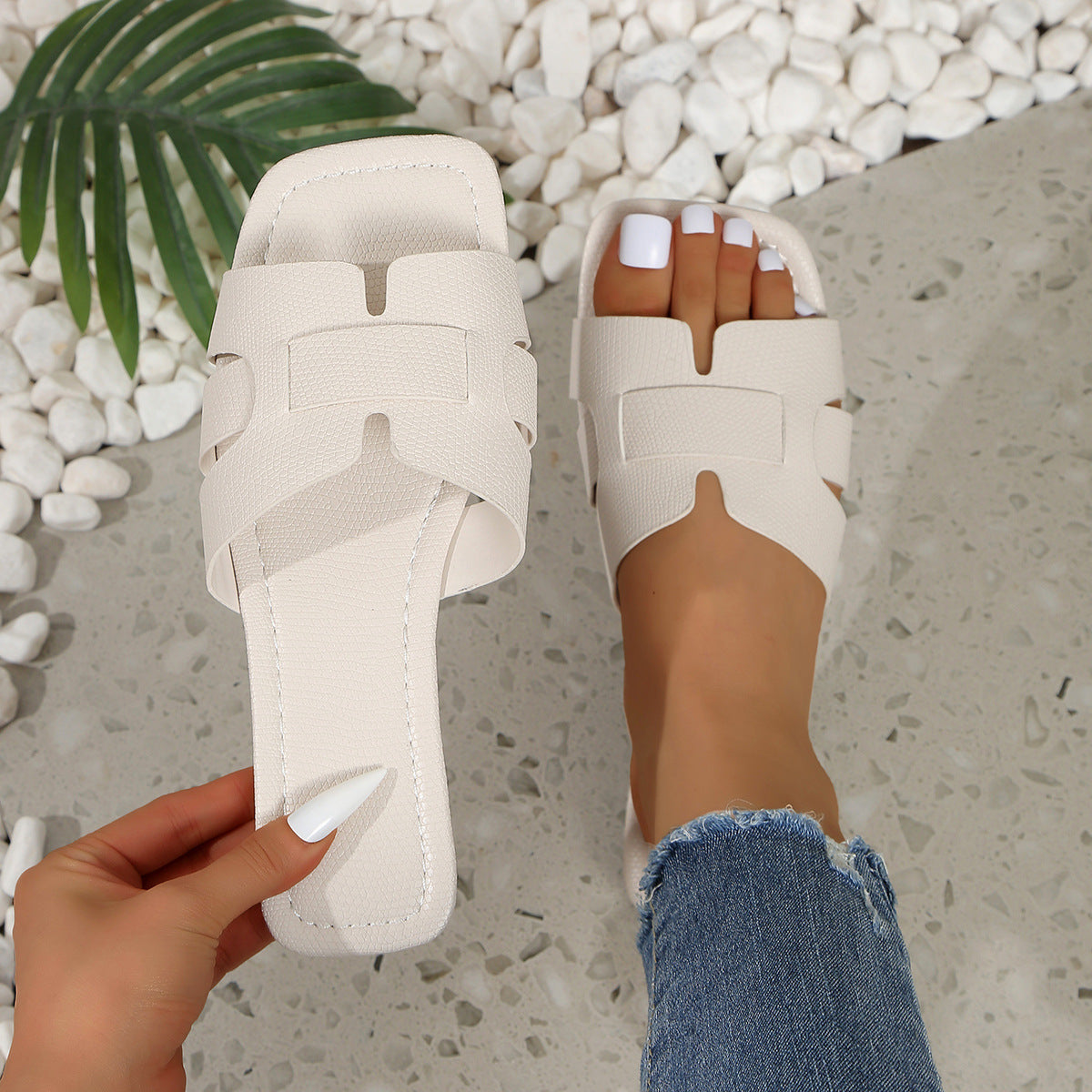 Solid Color Lightweight Flat Slippers Women's Outdoor Beach Sandals