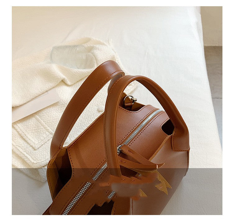 Design On The New Wing Bag Retro Shoulder Bag Female