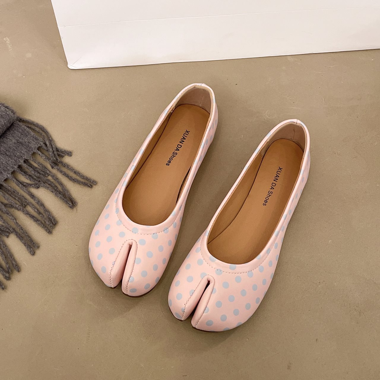 Slide-on Toe-separating Flat Shoes