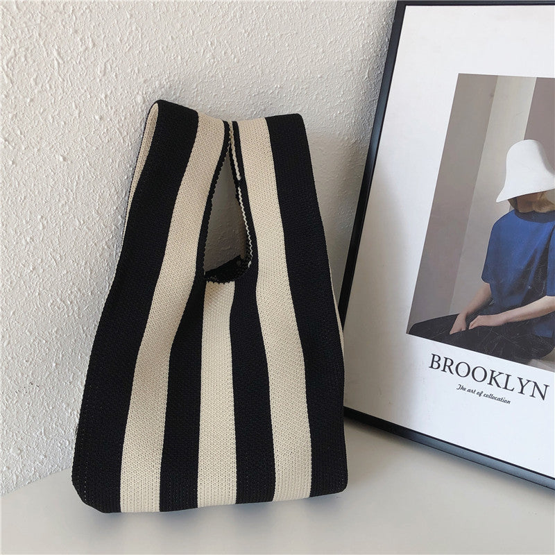 Woven Black And White Checkered One-shoulder Armpit Bag