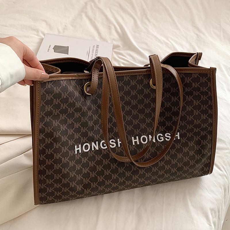 Advanced Texture Class Commuter Tote