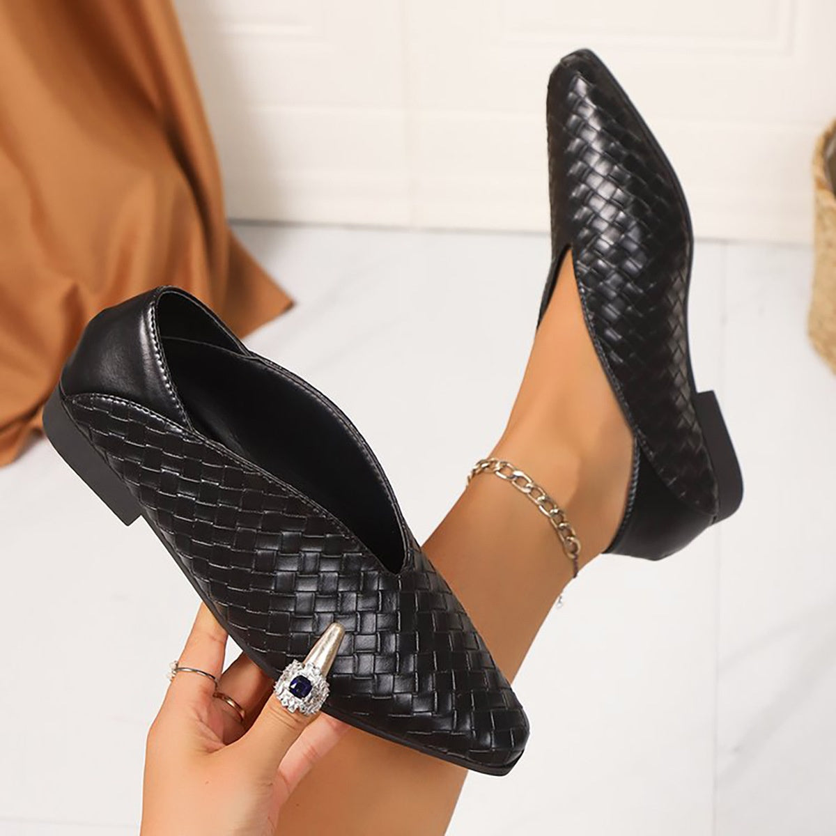 Womens V-shaped Toe Chunky Heel Elegant Versatile Pumps