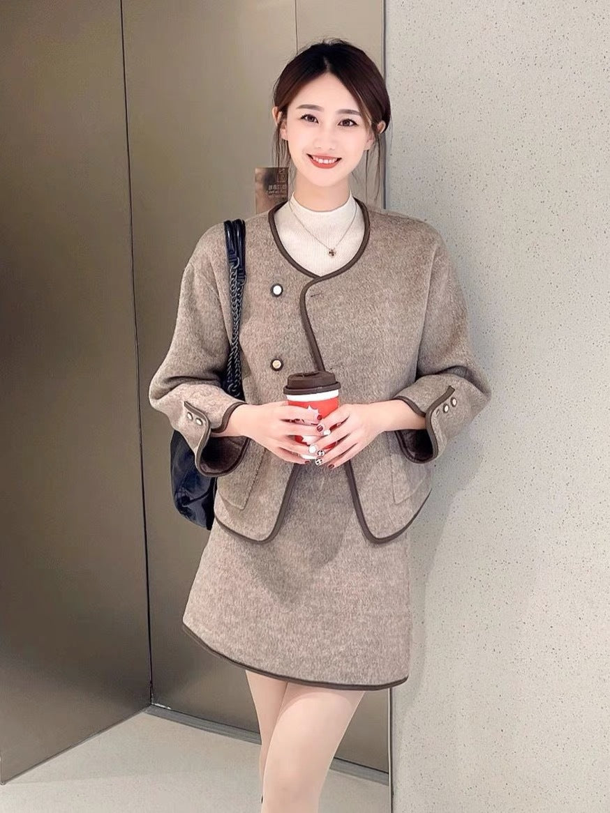 Petite Women's Outfit In A Full Set Of Brown Dresses