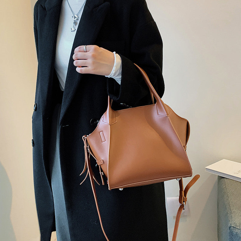 Design On The New Wing Bag Retro Shoulder Bag Female