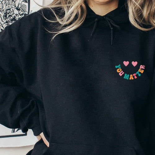 Oversized hoodie til kvinder med tekst bagpå til vinter