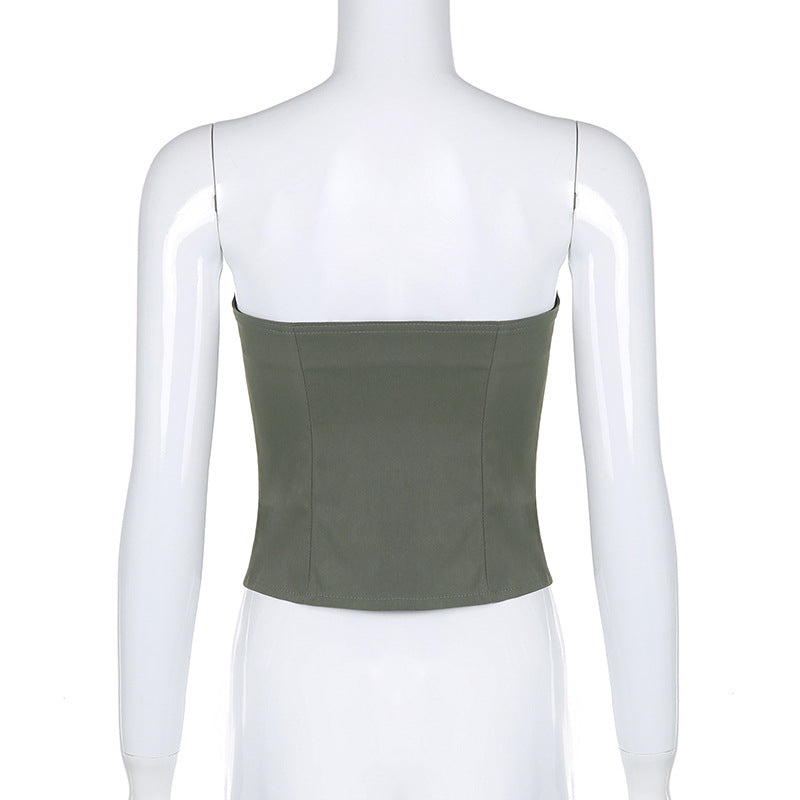 Wearing A Short And Careful Machine Exposed Navel Top