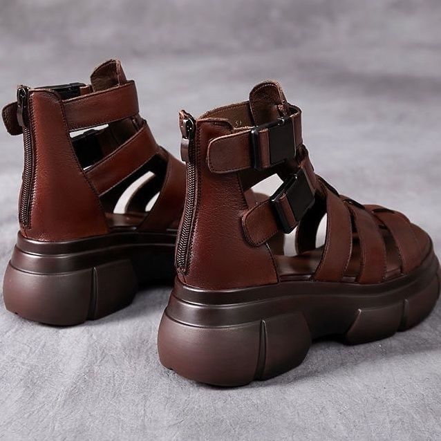 Retro stilfulde damesandaler i læder med udskæringer og plateausål