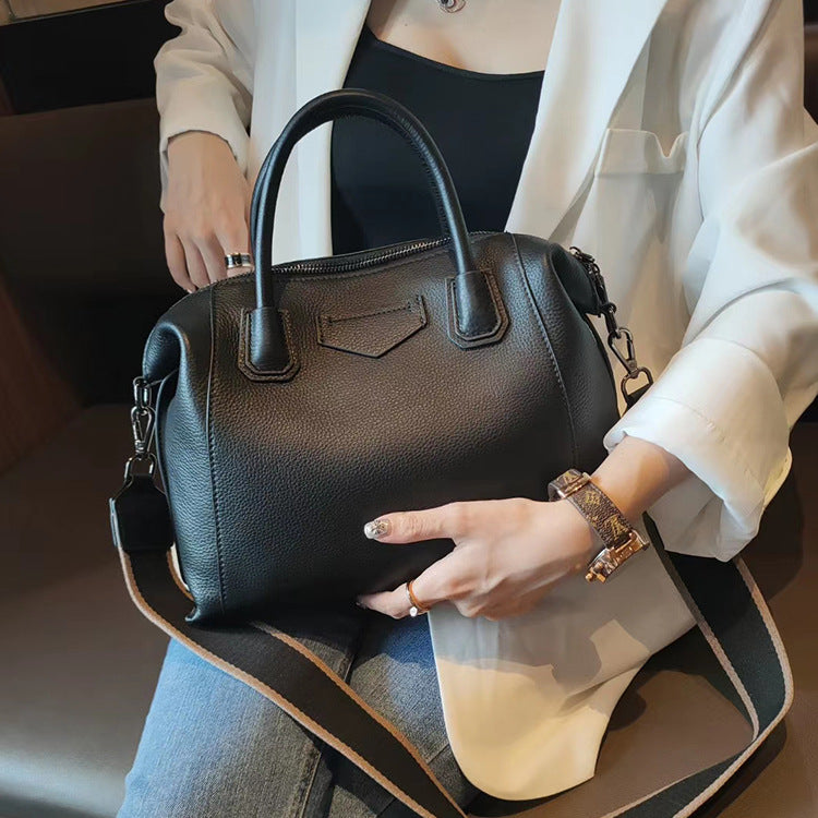 Europe And America Fashion New Leather Women's Bag