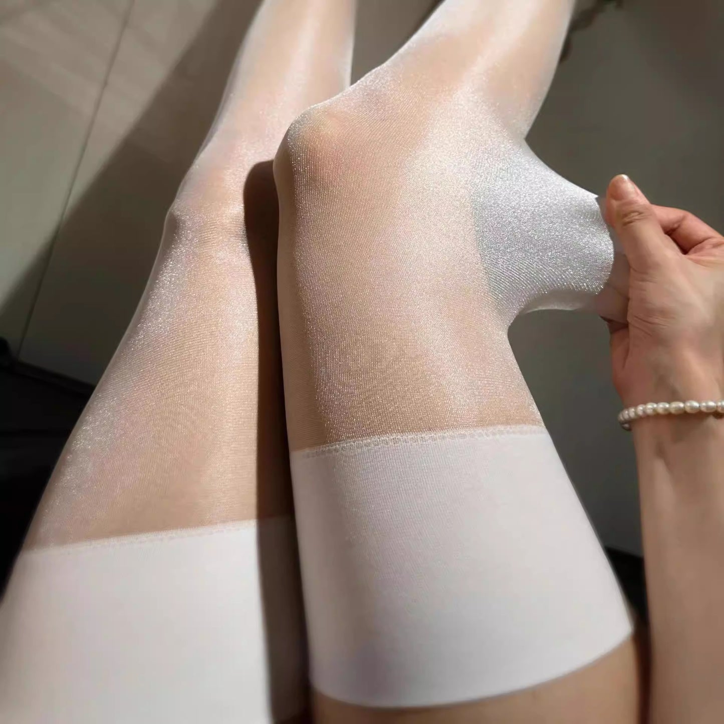 12-denier Shimmering Yarn Wide-cuff Long Stockings