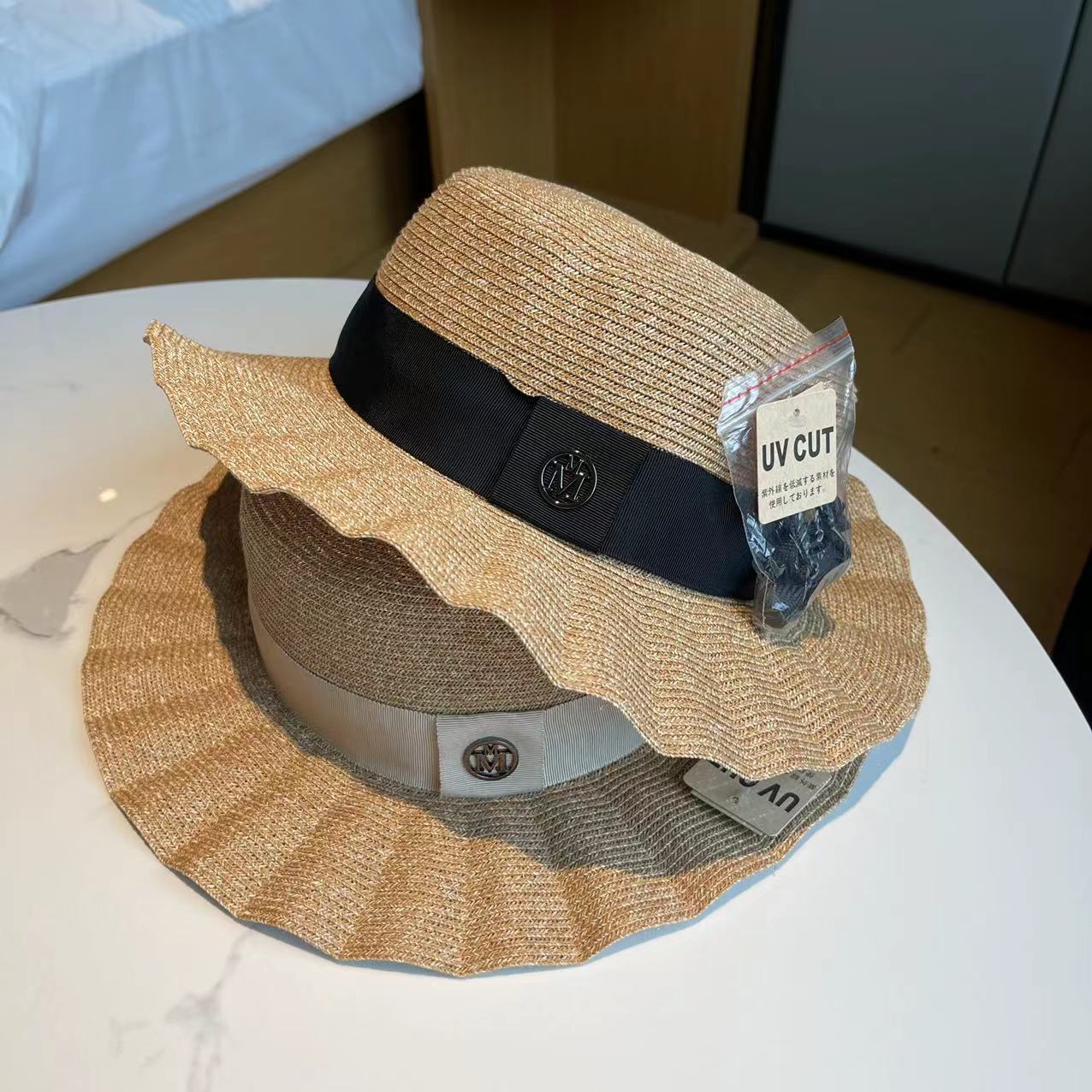 Women's Simple Wavy Flat Top Foldable Straw Hat