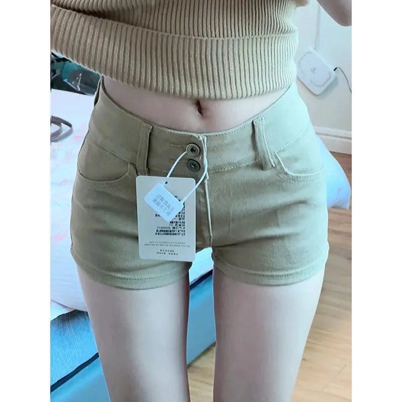 Retro Chic Stretchy High-Waist Casual Shorts That Hug The Hips